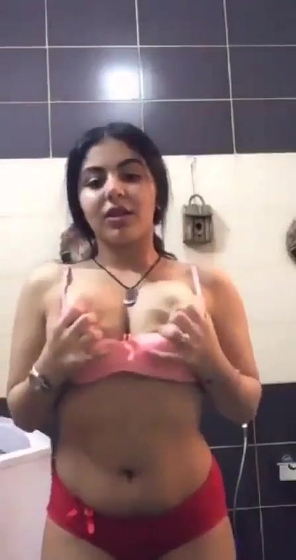 curvy girl nude show