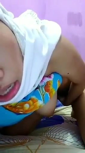 hijabi girl nude show