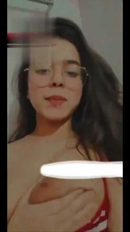 chasmish ladki ki nangi video