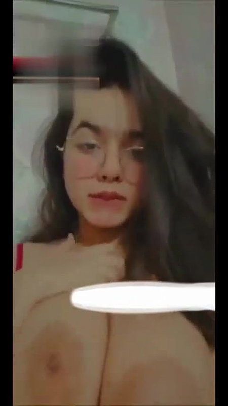 chasmish ladki ki nangi video