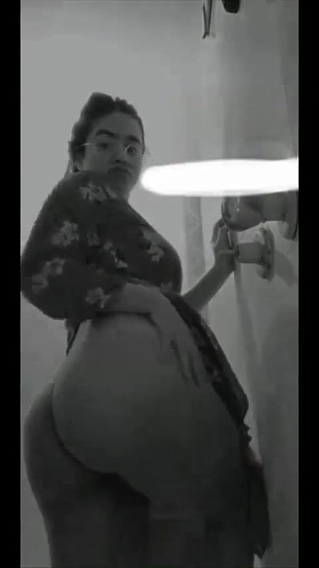 chasmish ladki ki nangi video