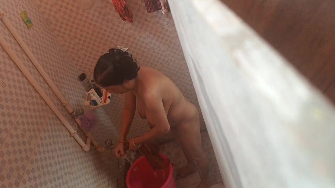 Mom Bathing Secretly Recorded
