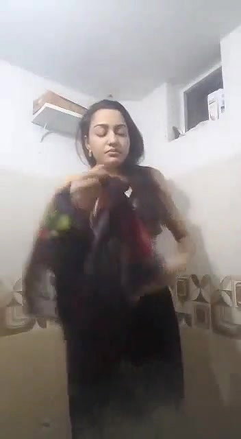 Sexy tall Indian girl nude show