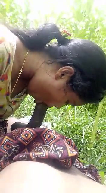 Dehati Gf sucking dick outdoor video scandal