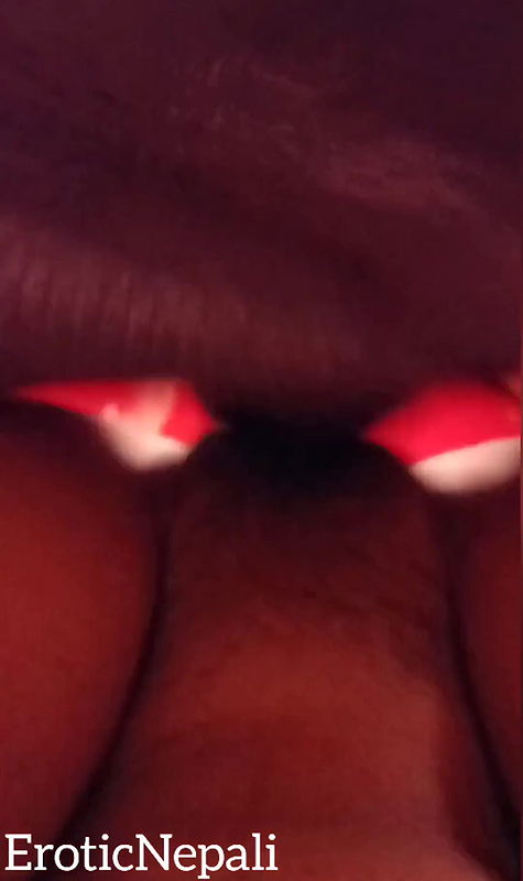 Nepali kti lai thankeko lado le lwam lwam chikeko