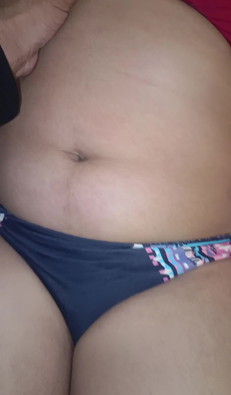 Nisha chuse red bra me