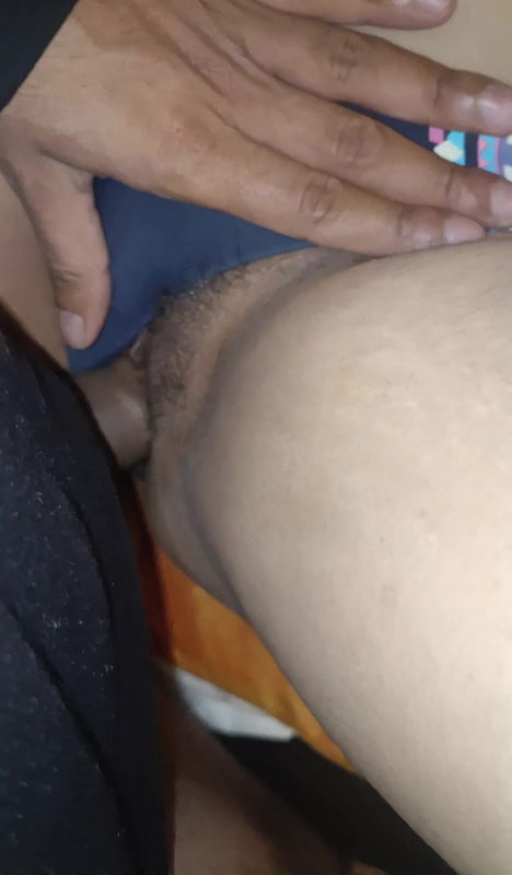 Nisha chuse red bra me