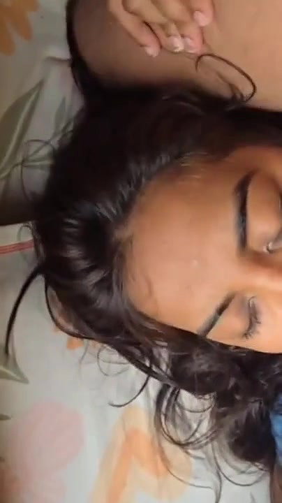 desi moti didi ne apne hi chhote bhai ka lund pehle muh me liya