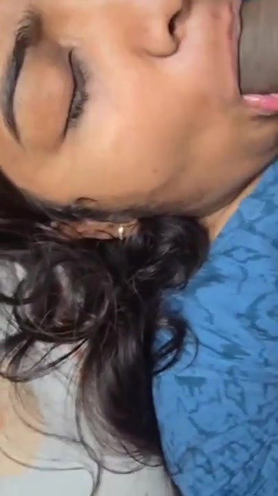 desi moti didi ne apne hi chhote bhai ka lund pehle muh me liya