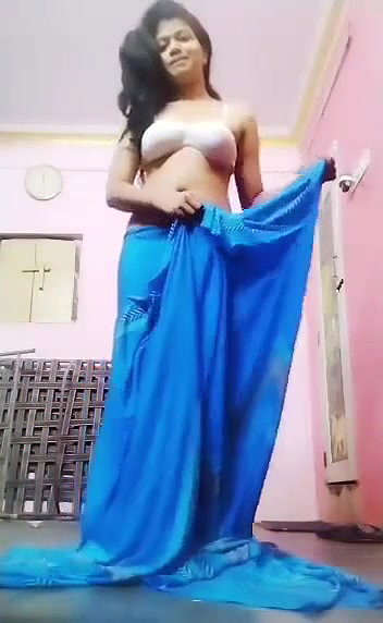 Indian girl stripping saree and complete nude show
