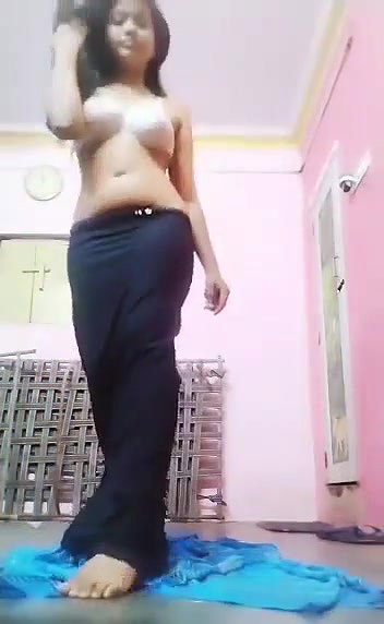 Indian girl stripping saree and complete nude show