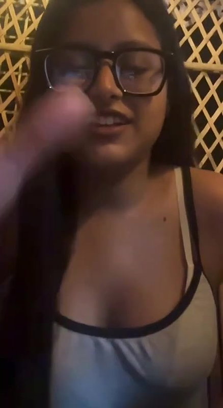 Slim Bengali Girlfriend showing to boyfriend