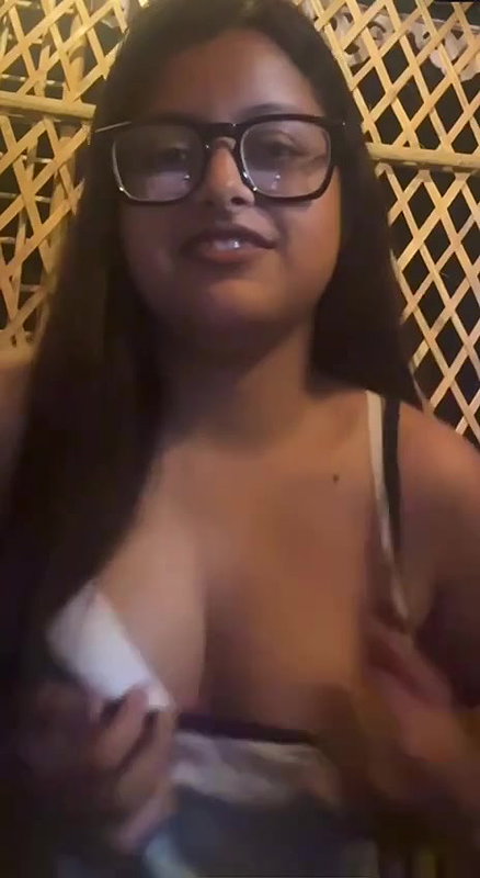 Slim Bengali Girlfriend showing to boyfriend