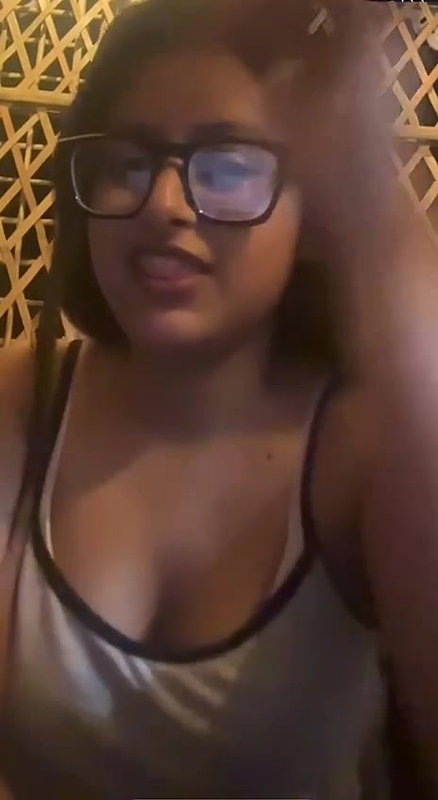 Slim Bengali Girlfriend showing to boyfriend