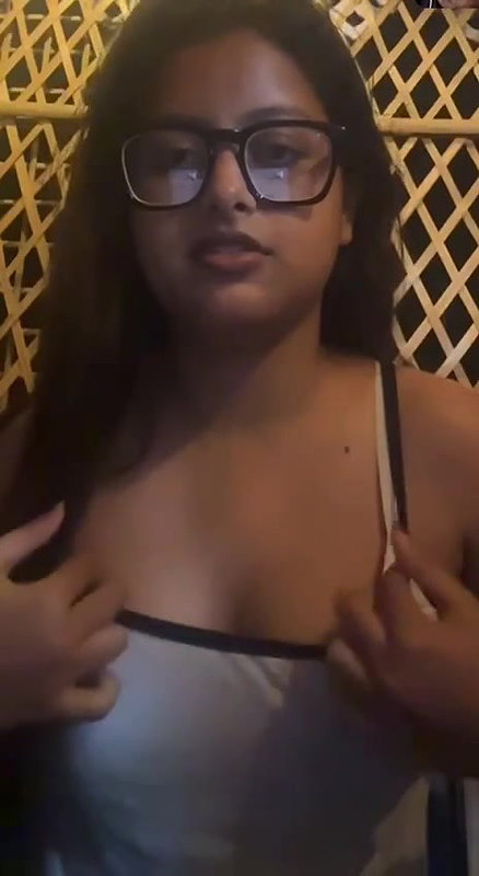 Slim Bengali Girlfriend showing to boyfriend