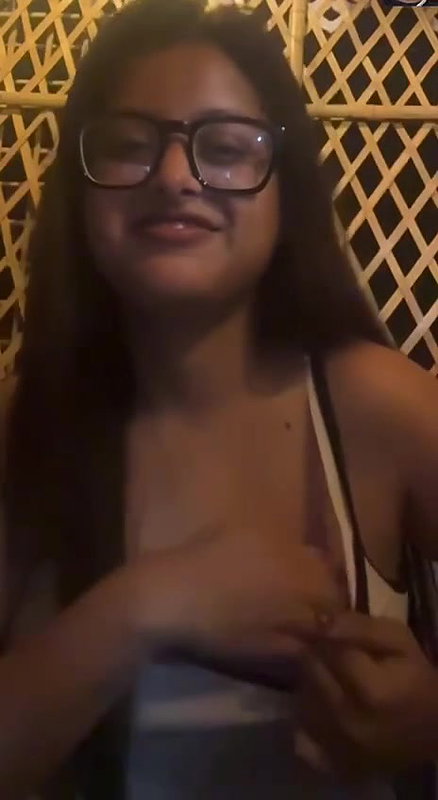 Slim Bengali Girlfriend showing to boyfriend