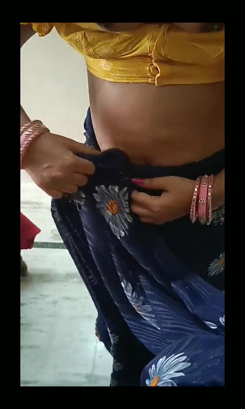 Saree bhabhi remove part 2