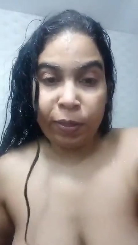 Bhabhiremove cloth and bathing