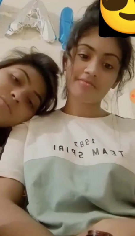 desi gf showing boobs beside her friend