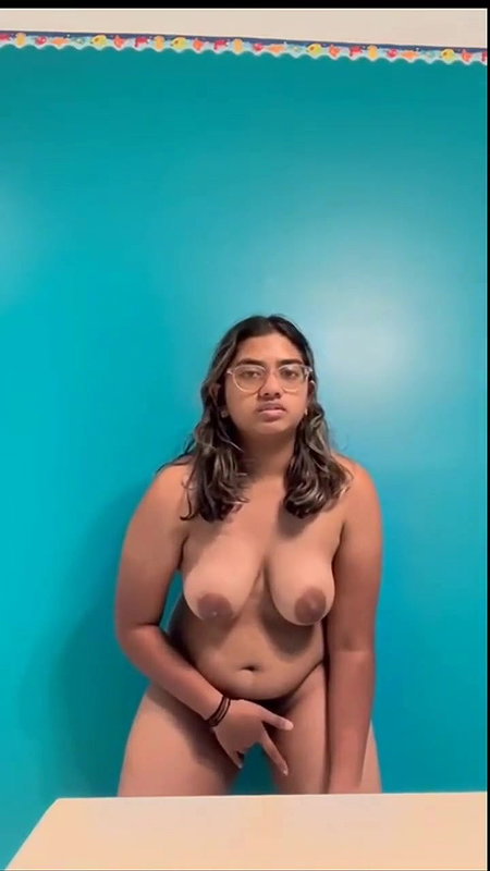 Huge Boobs Indian Sexy College Girl Fingering Her Pussy