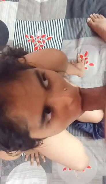 Sexy Desi Girl Sucking Nicely and Taking Cum on Face