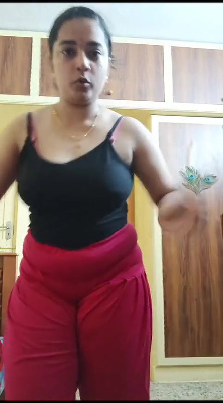 Cute Curvy Sexy Bhabhi Showing Her Big Boobs and Pussy