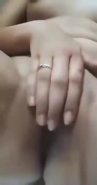 CUTE SLIMTEASING PERKY PUSSY SHOW