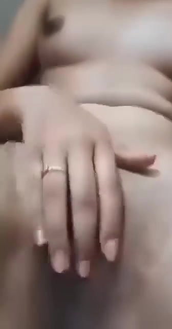 CUTE SLIMTEASING PERKY PUSSY SHOW