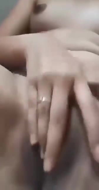 CUTE SLIMTEASING PERKY PUSSY SHOW