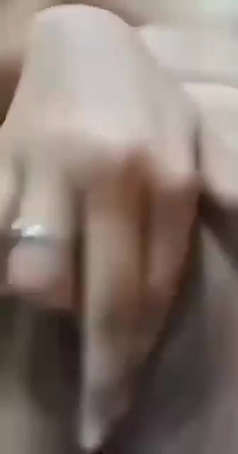 CUTE SLIMTEASING PERKY PUSSY SHOW