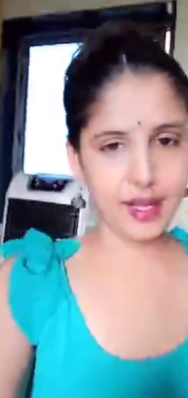 Beautiful bhabhi show her nude