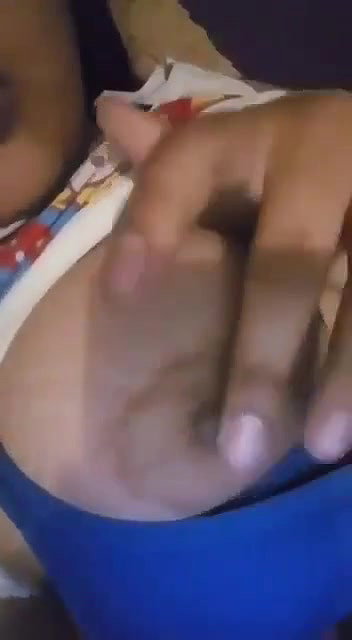 aapni chuche chuske chut mein ungli kri