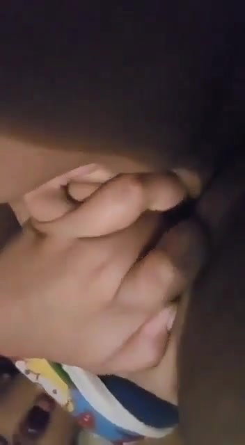 aapni chuche chuske chut mein ungli kri