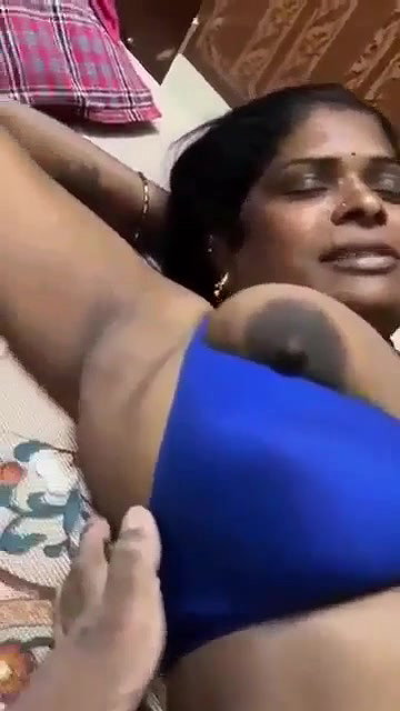 padosi aunty ke sath masti