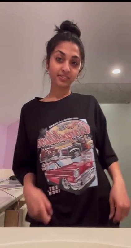Slim Sexy College Girl Showing Her Naked Body   N