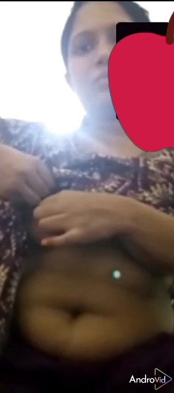 girlfriend showing boob live on video call viral MMS
