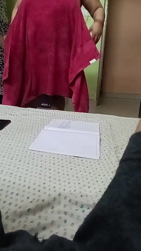 daughter recording mom nude body viral dress change