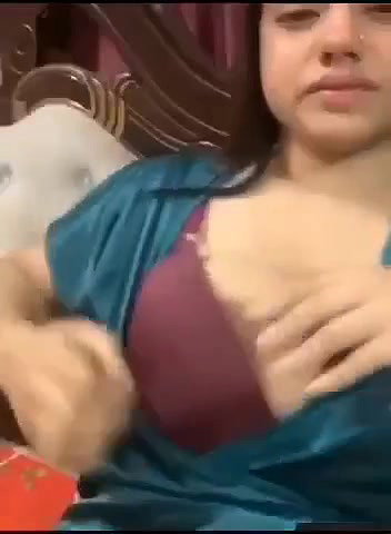 Desi bhabhi showing her big boobs on video call