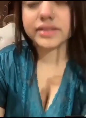Desi bhabhi showing her big boobs on video call