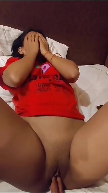 Curvy Indian College Girl Painful Pussy Fingering