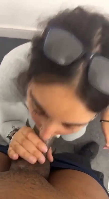 Super Sexy Desi Bitch Sucking in Changing Room