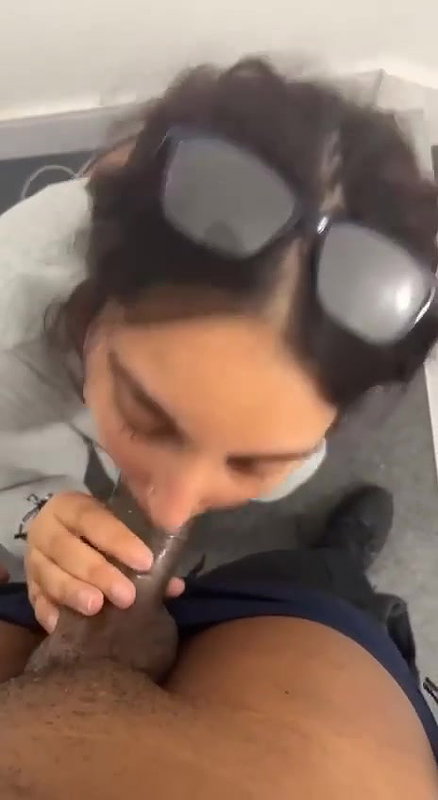 Super Sexy Desi Bitch Sucking in Changing Room