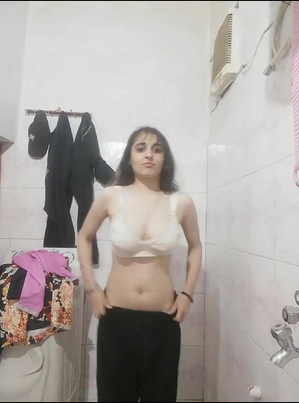 Cute Indian Girl Showing Her Sexy Naked Body