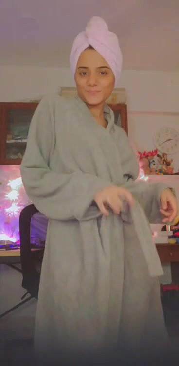 Smoking Hot Viral Desi Bitch Showing Her Sexy Body