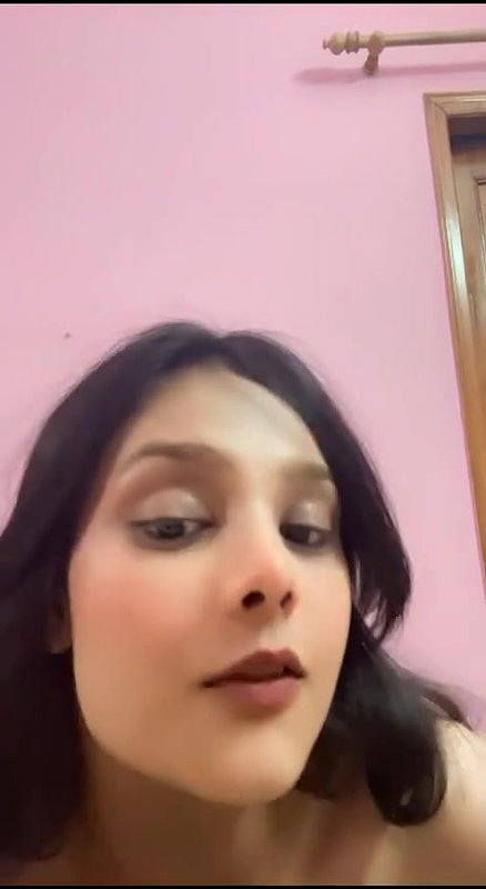 Smoking Hot Indian Bitch ShowingS