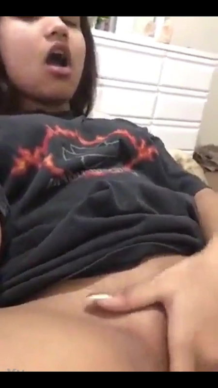 Horny Indian Bitch Fingering Her Desi Pussy Sexy Expressions