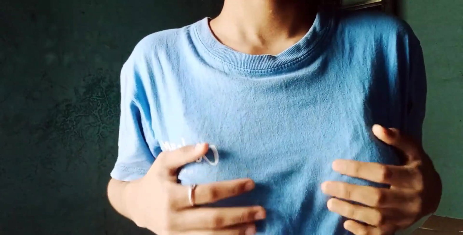 bra uthake boob dabayi