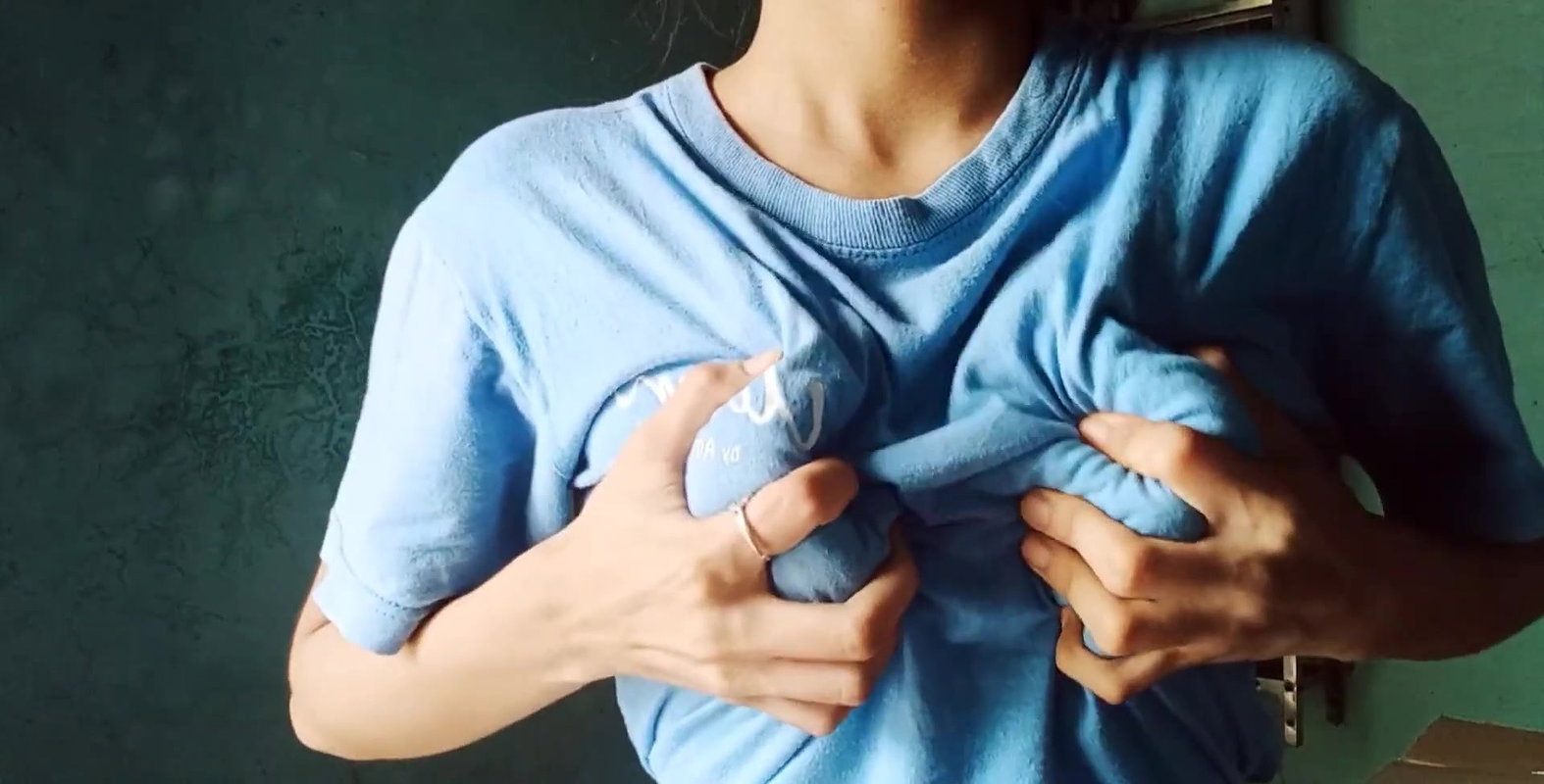 bra uthake boob dabayi