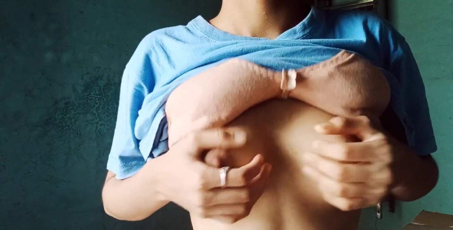 bra uthake boob dabayi