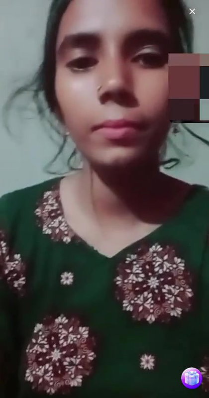 Bangladeshi girl showing her Boobs